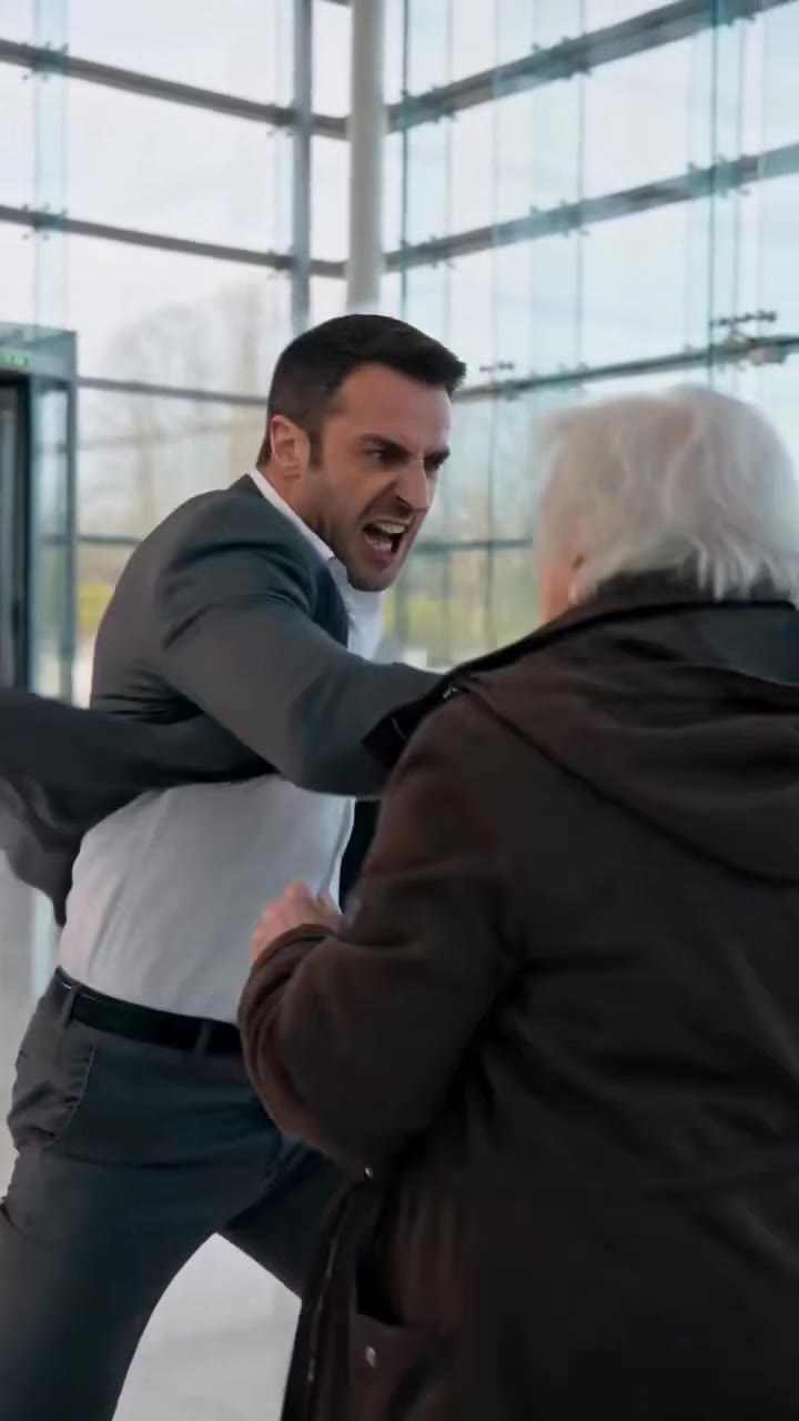 L'agression sauvage de cette grand-mère cache un secret de famille absolument terrifiant