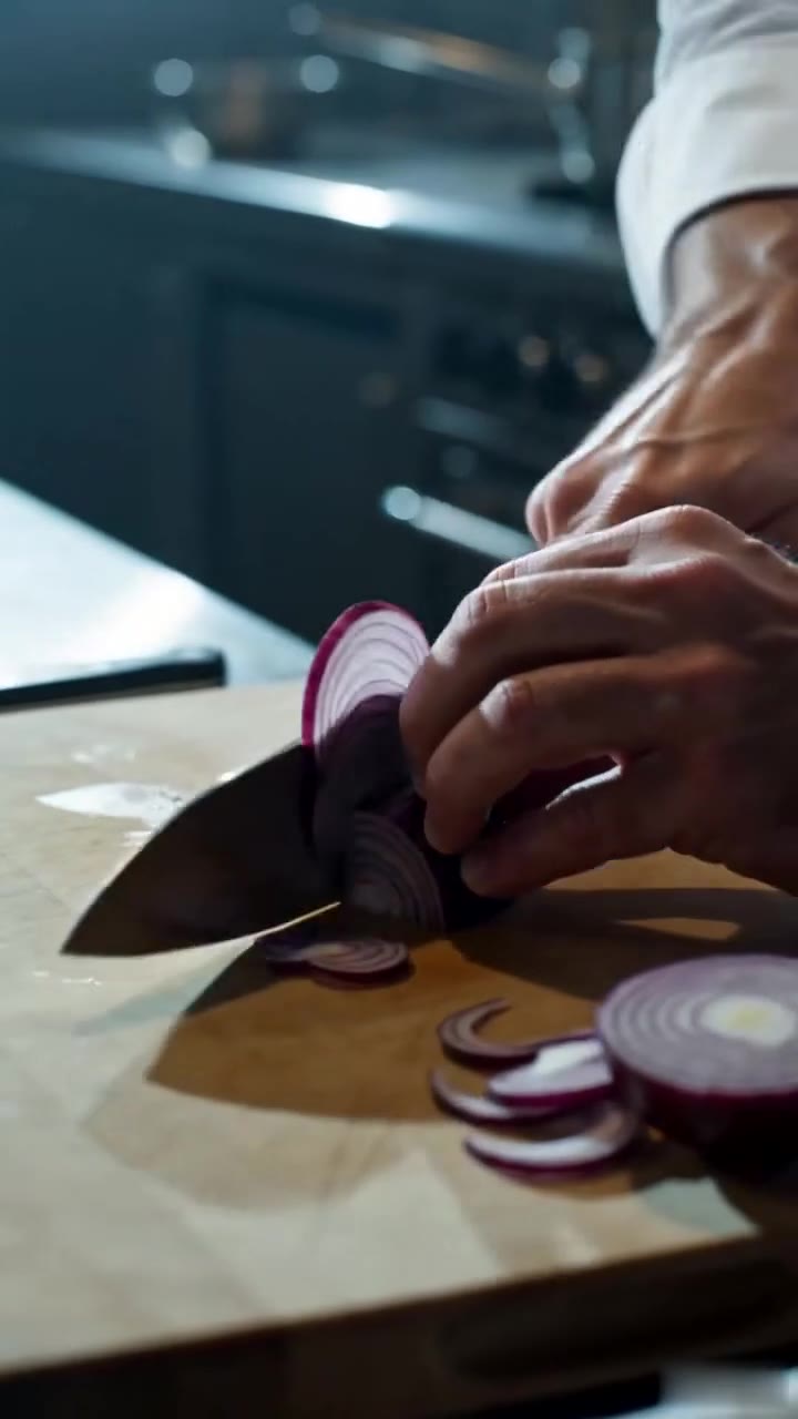 An Arrogant Chef Confronted a Teenager in His Kitchen, Uncovering a Lifetime of Secrets