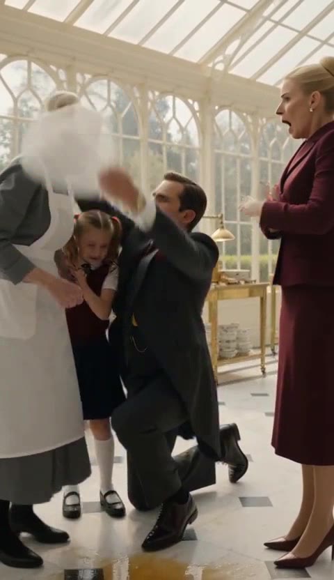 Banquet Supervisor Humiliates Old Cleaner, Then the Judge Kneels Before Her