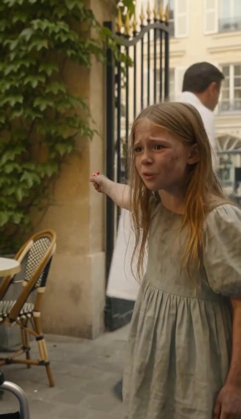 Barefoot Girl Exposes the Doctor's Evil Plan at a Billionaire's Bistro