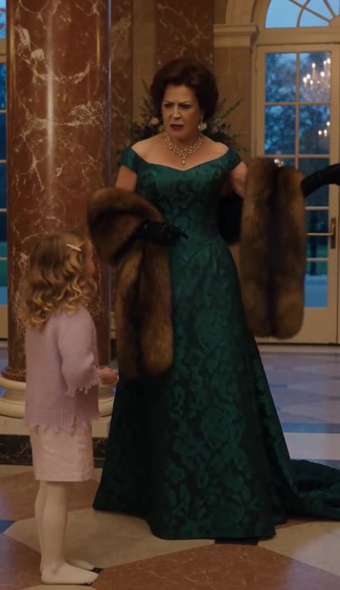 The Baroness Blocked the Orphan Girl, But the Twin Birthmark Exposed a Stolen Heiress