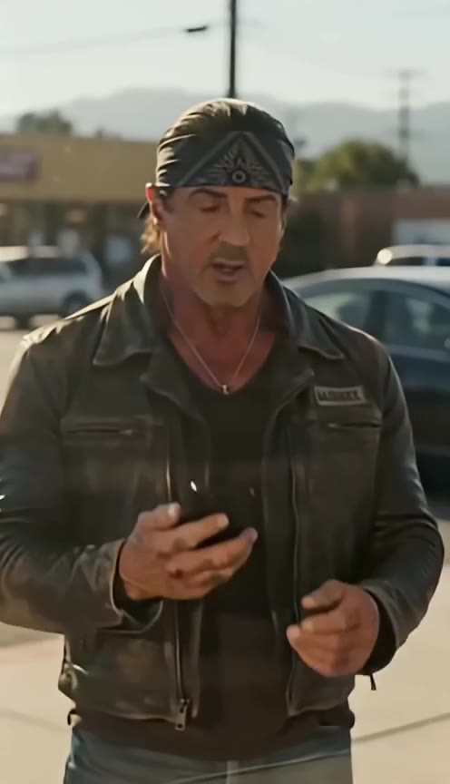 A Biker Pays With a Ring, Unlocking a Waiter's Deeply Hidden Family Secret