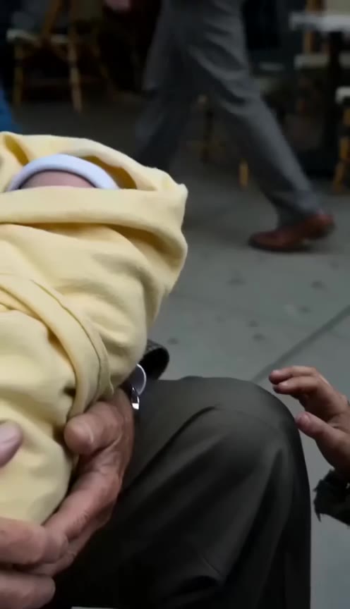 A bitter grandfather laughs at a poor boy, but one touch changes everything