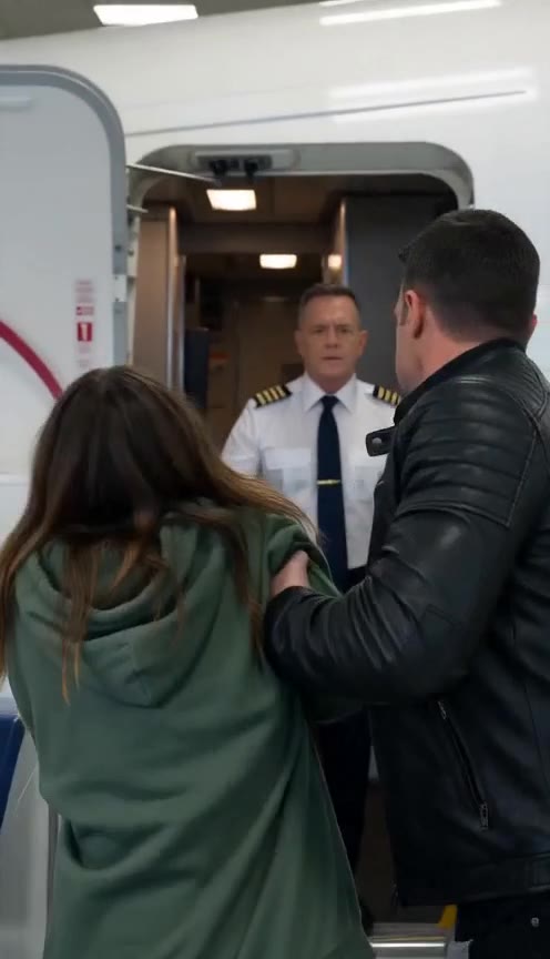The Brave Pilot Who Blocked an Abusive Husband From Boarding His Flight