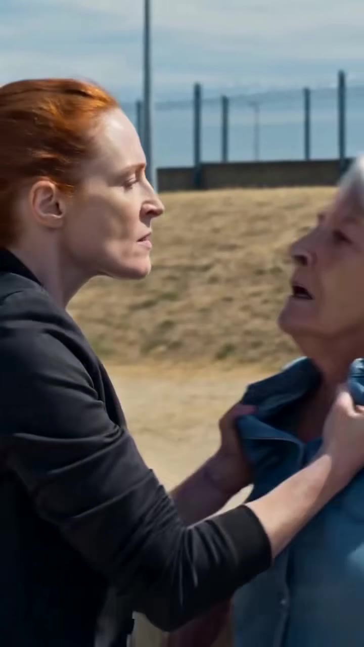 Quand cette brute s'en prend à une grand-mère en prison, l'impensable se produit