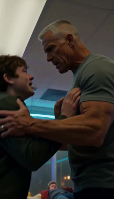 Bullied Teen's War Veteran Dad Shows Up And Delivers Brutal Justice In Rainy Diner