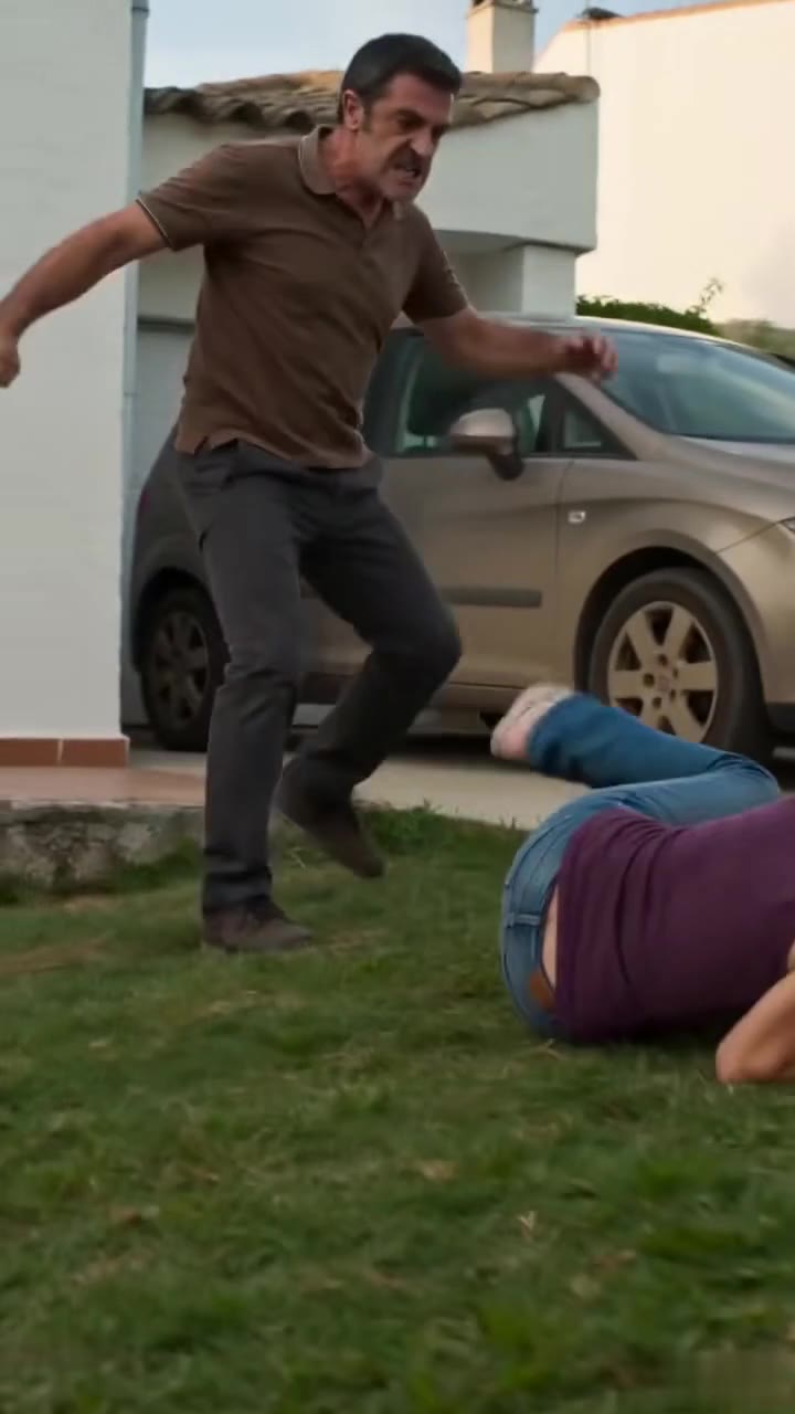 La caída de mi suegra reveló la peor traición de mi esposo