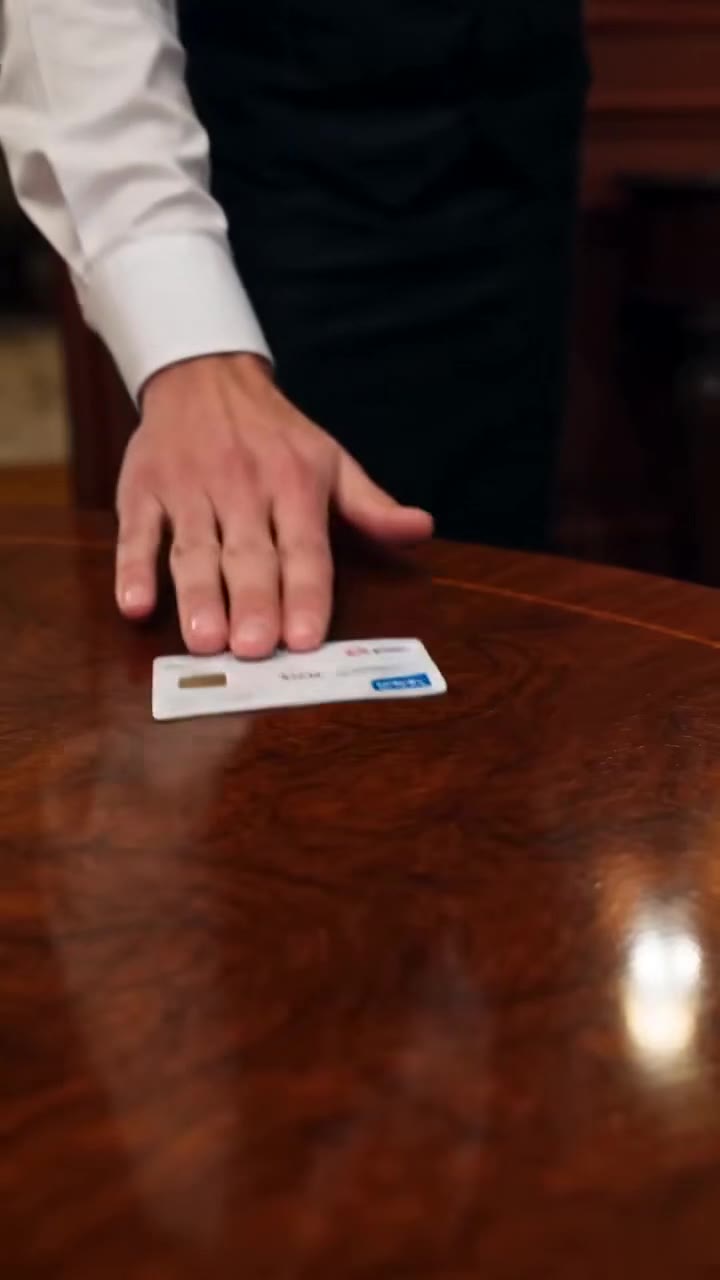 Chassée du dîner familial avec mes enfants, j'ai bloqué leur unique moyen de paiement