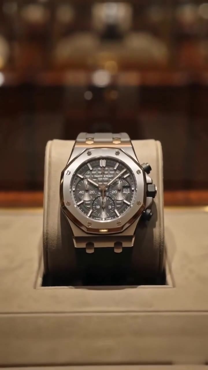 A Cruel Watch Shop Manager Insulted a Poor Widow, Then Saw the Portrait