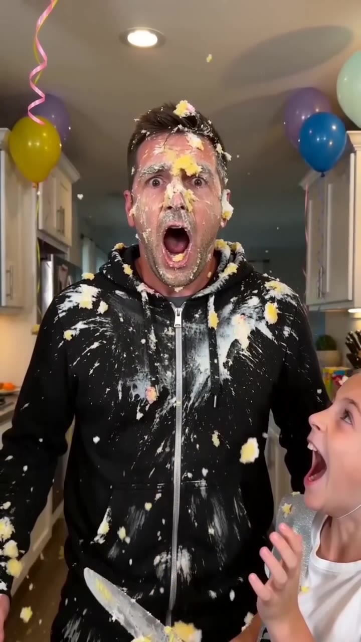 A Daughter's Cake Smash Revealed the Heartbreaking Truth Her Mother Never Knew