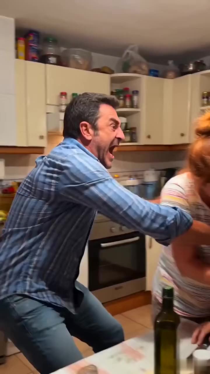 Descubrí el oscuro secreto de mi esposa cuando regresé a casa antes de tiempo
