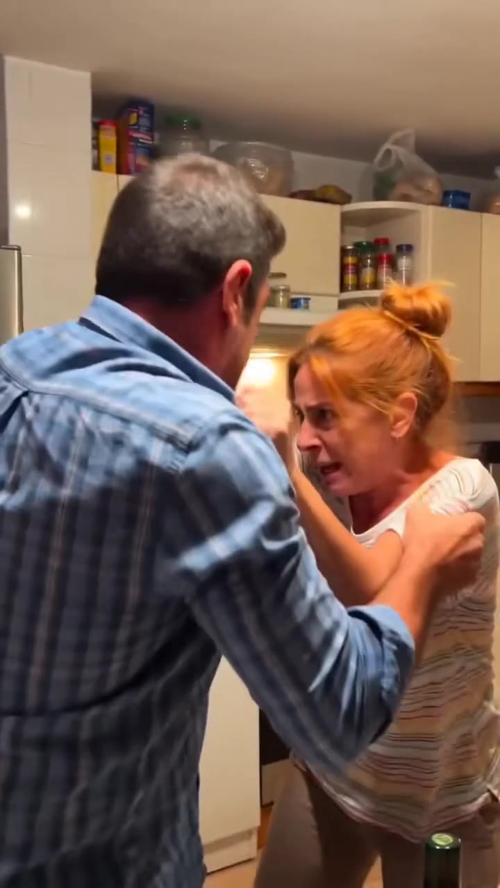 Descubrí el oscuro secreto de mi esposa cuando regresé a casa antes de tiempo