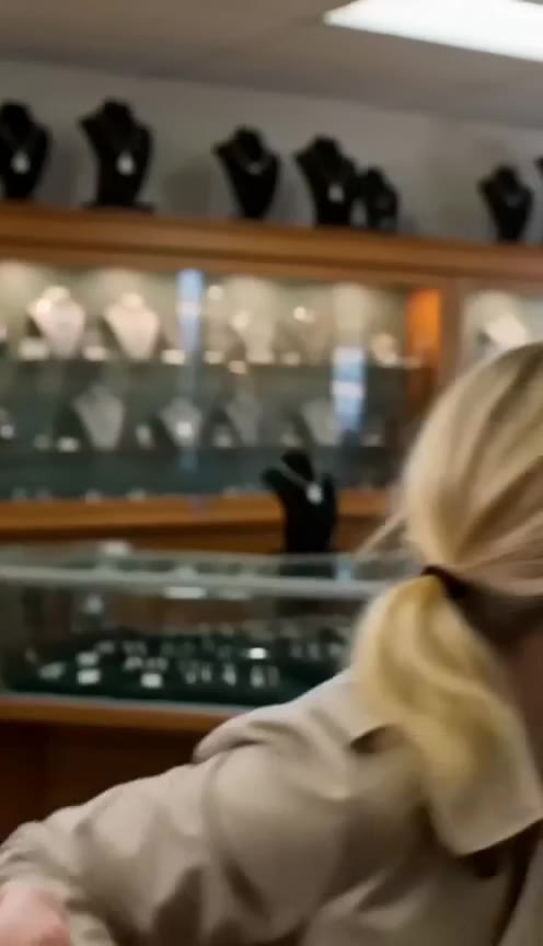 A Desperate Woman Sells a Gold Locket to a Jeweler with a Shocking Past