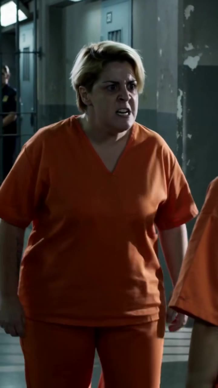 Detrás de los muros, una mujer arriesga todo por salvar a una inocente