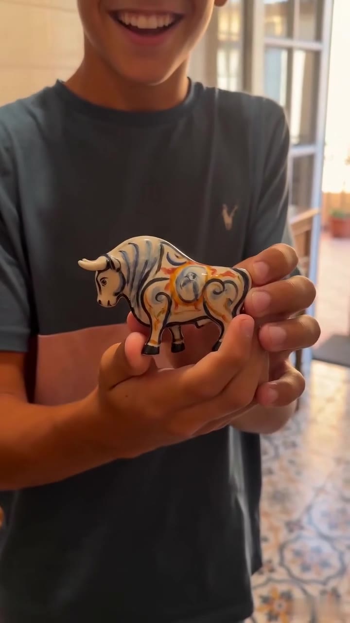 Dos niños temblando llamaron a mi puerta y revelaron un secreto del pasado