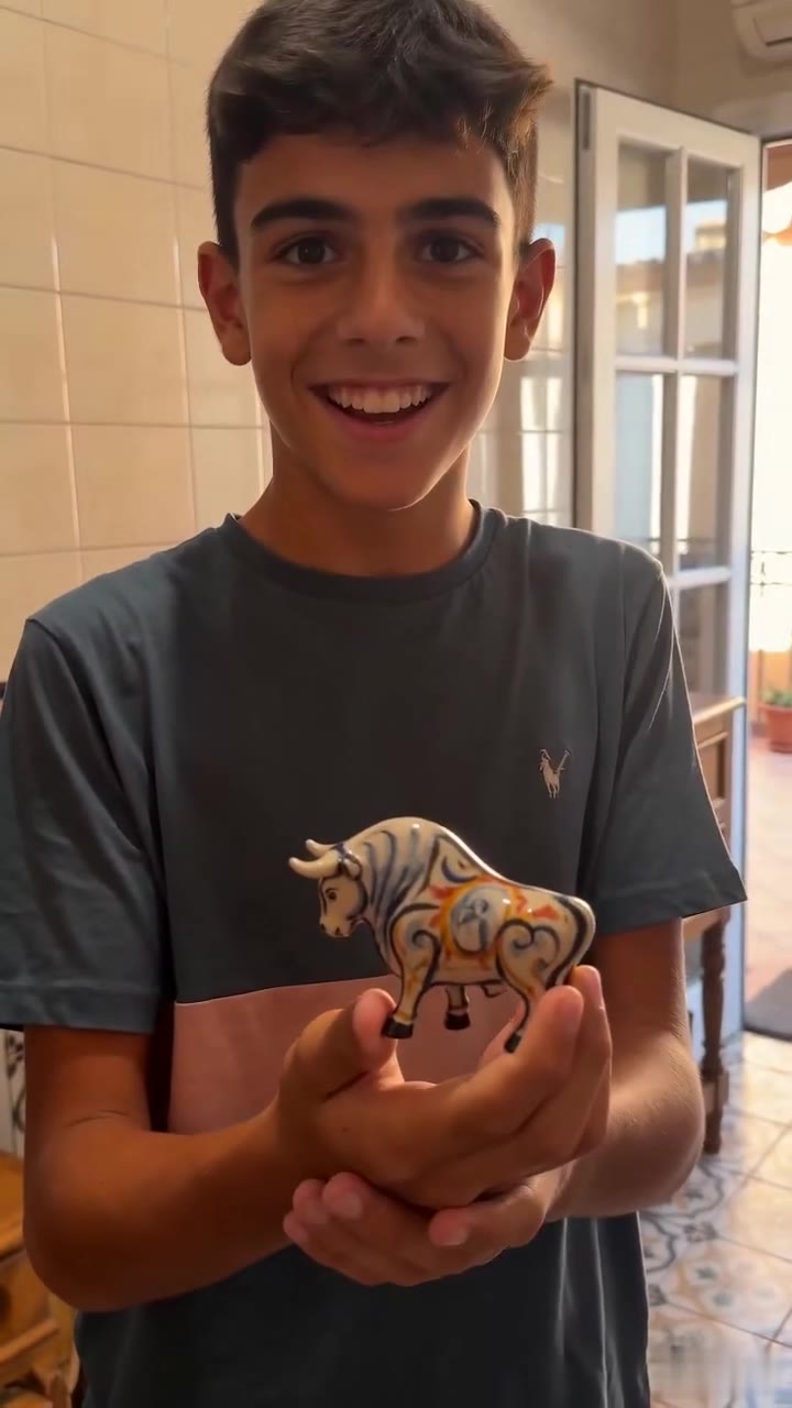 Dos niños temblando llamaron a mi puerta y revelaron un secreto del pasado