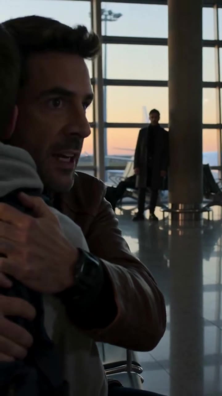 El abrazo de un desconocido en el aeropuerto desenterró un peligroso secreto familiar