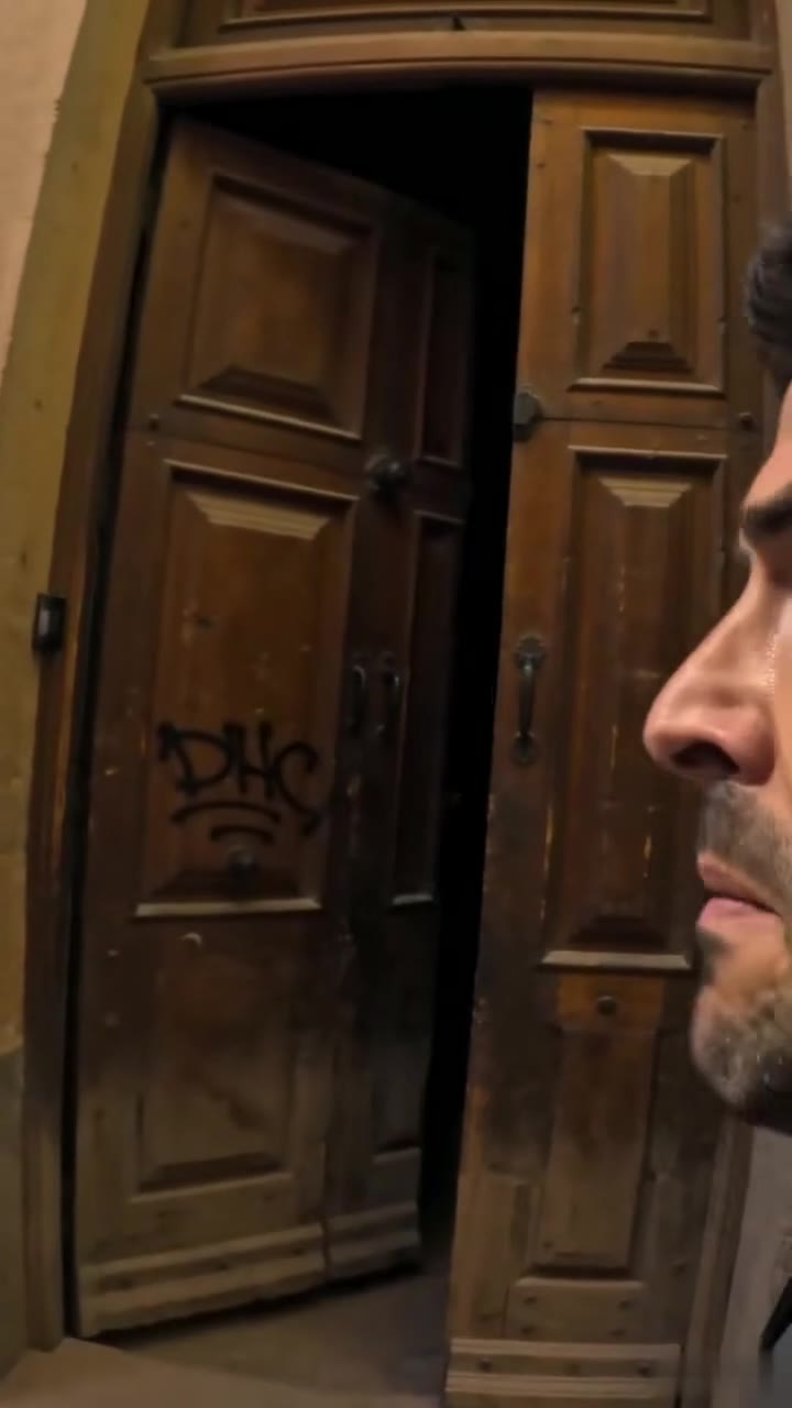 El millonario que declaró muerta a su madre para ocultar su humilde origen
