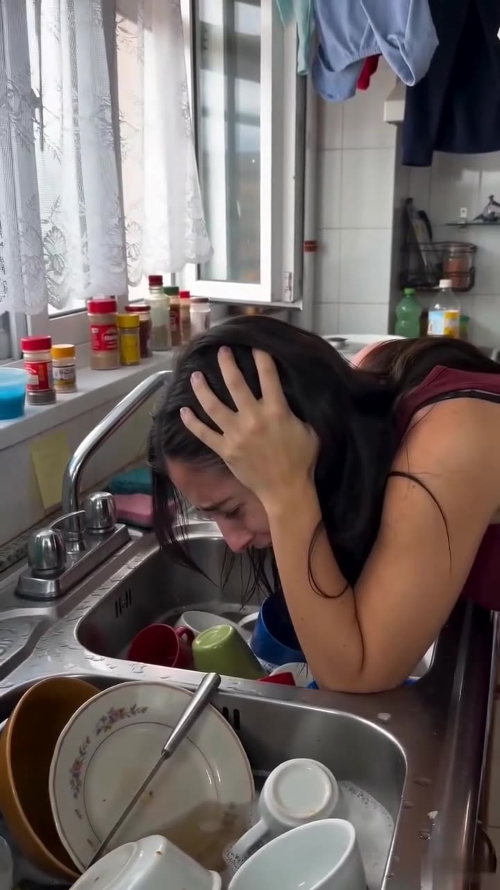 El oscuro secreto que mi suegra ocultaba tras las paredes de aquella cocina