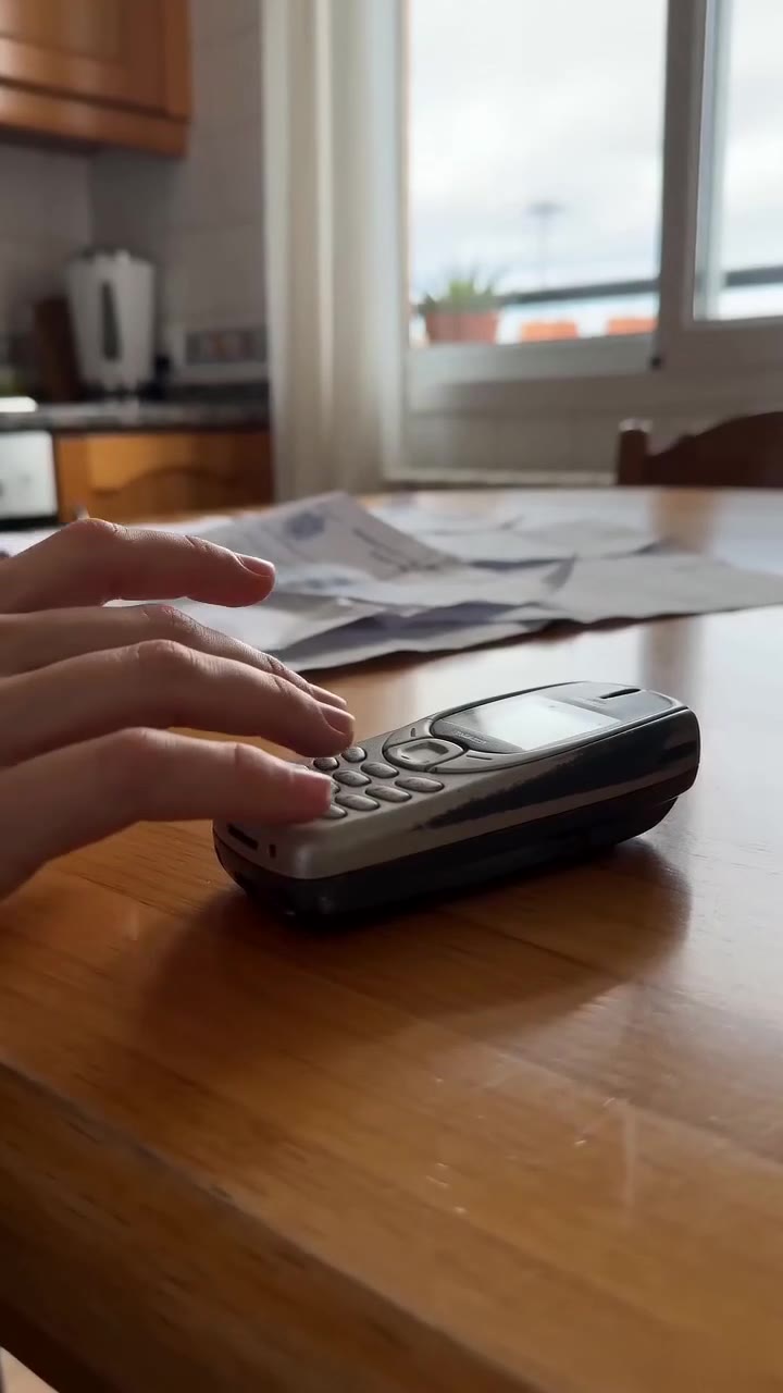 El secreto de mi padre quedó expuesto cuando rompí su yeso en el hospital