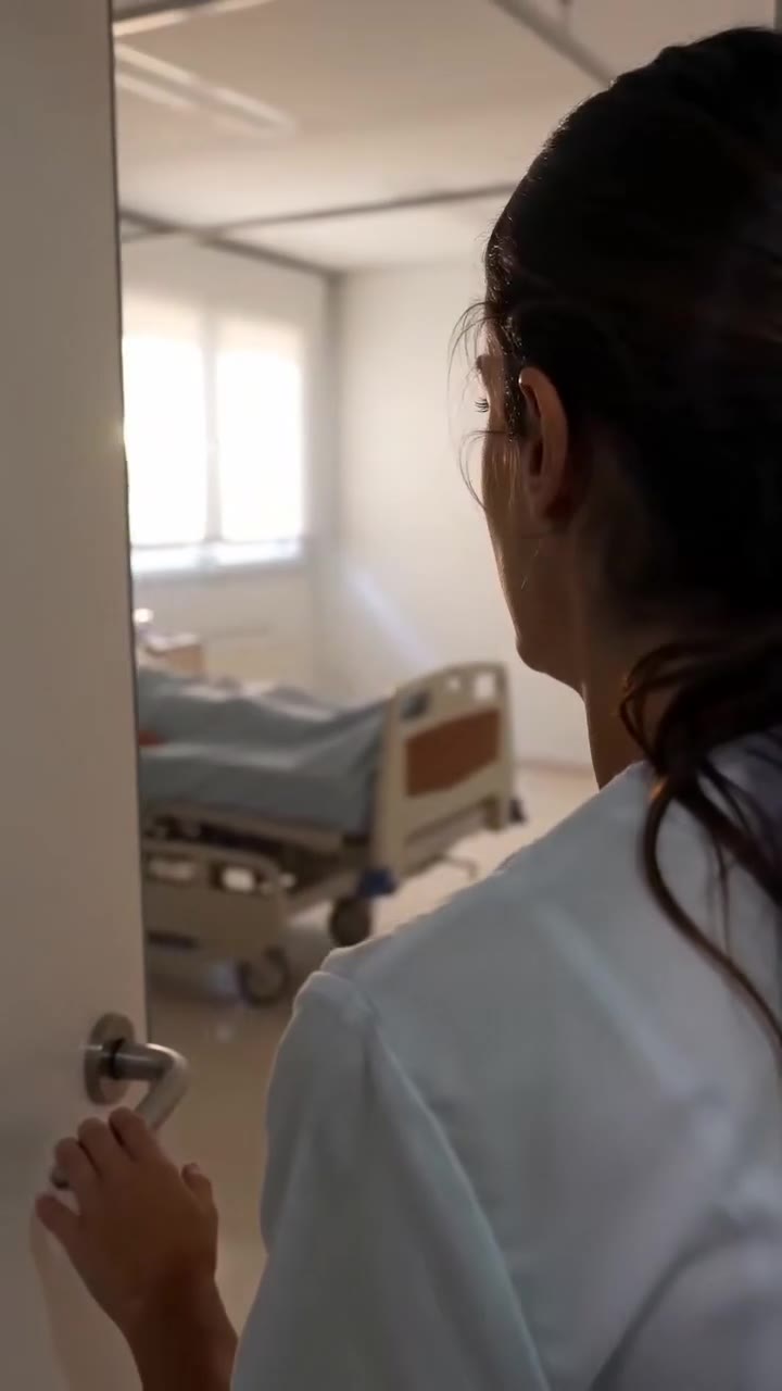 El violento desprecio de mi esposo hacia mi madre me reveló su peor secreto