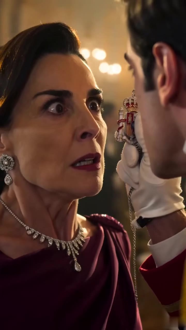 El secreto del medallón real que desató la furia de una matriarca despiadada