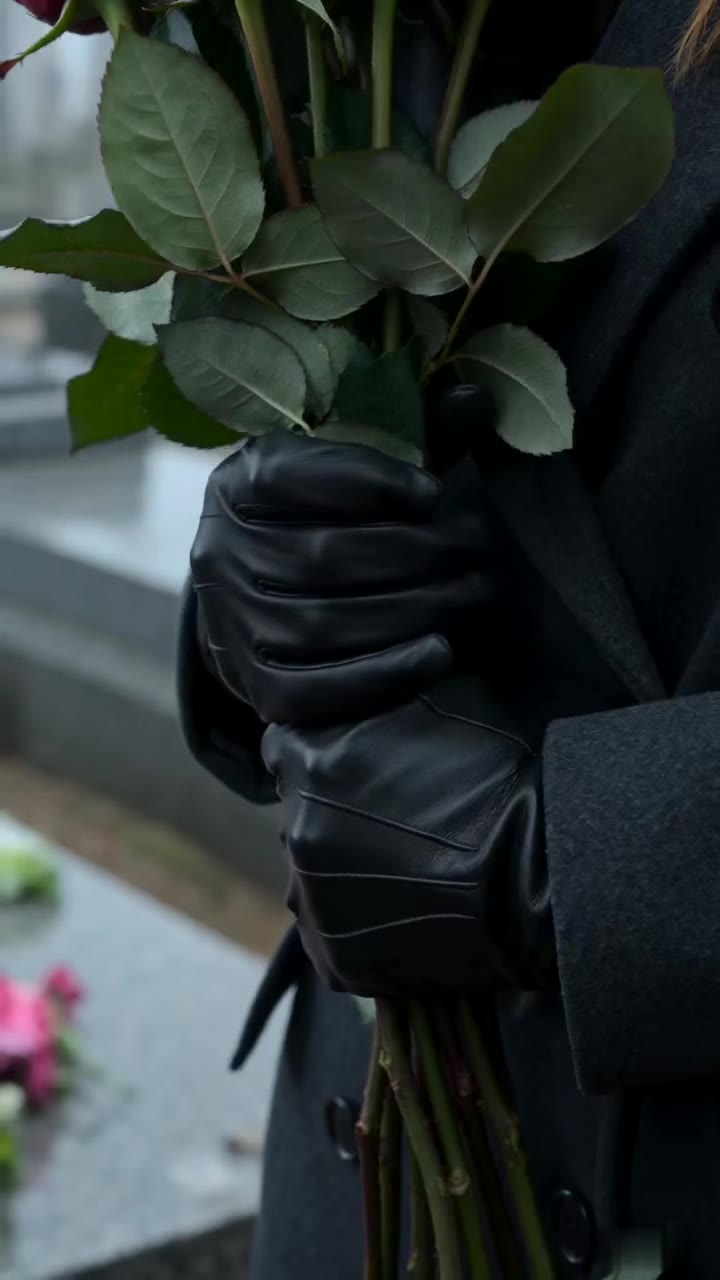 El secreto que mi hijo se llevó a la tumba y la extraña del cementerio