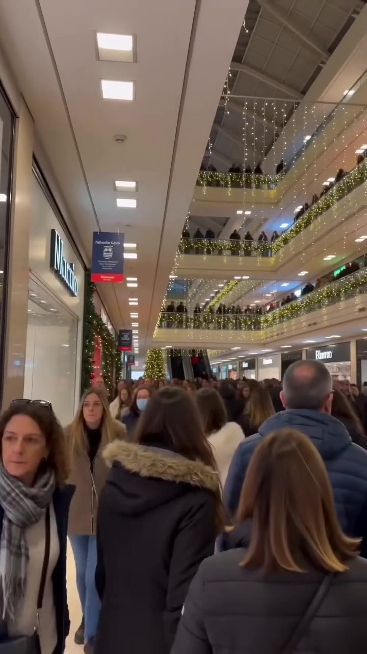El violento reencuentro en el centro comercial que desenterró una dolorosa traición familiar