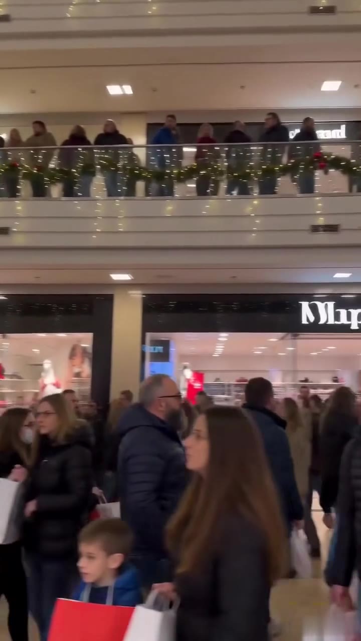 El violento reencuentro en el centro comercial que desenterró una dolorosa traición familiar