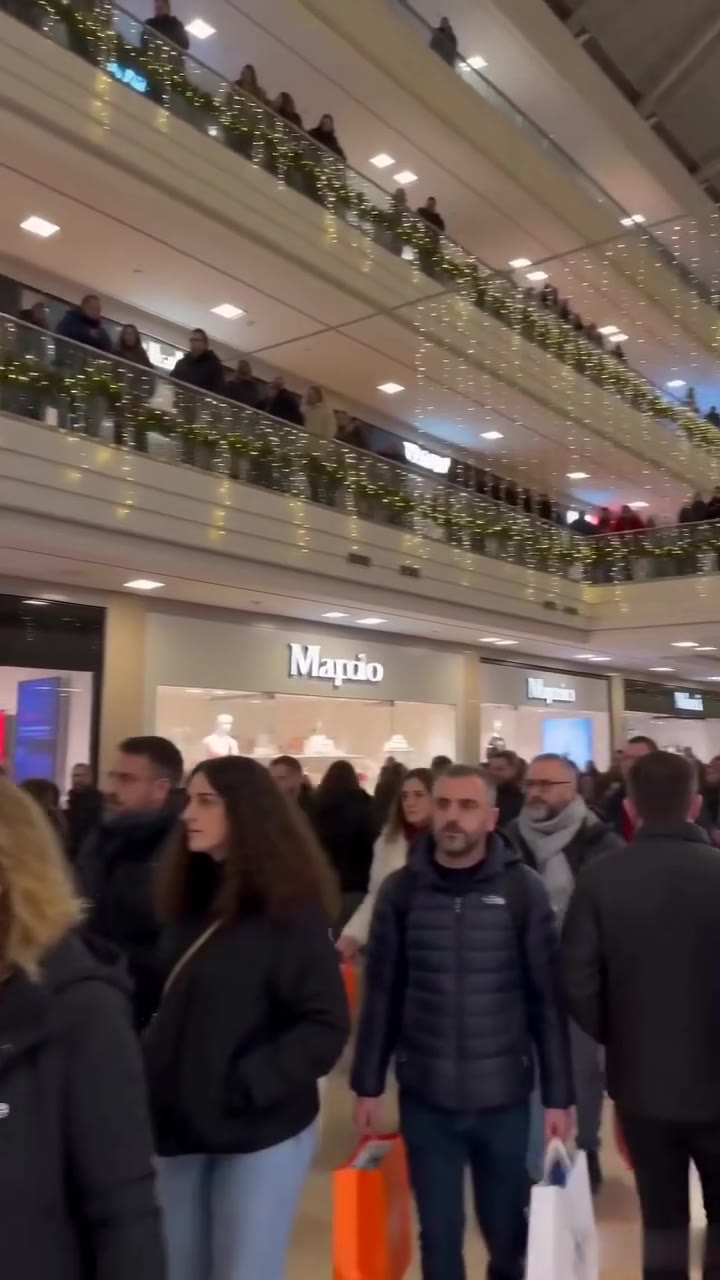 El violento reencuentro en el centro comercial que desenterró una dolorosa traición familiar