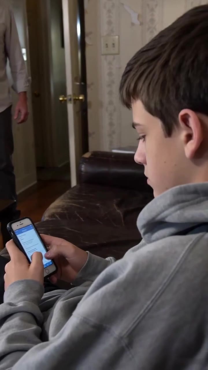 How an Elderly Mother’s Secret Handbag Saved Her From Her Ruthless Son