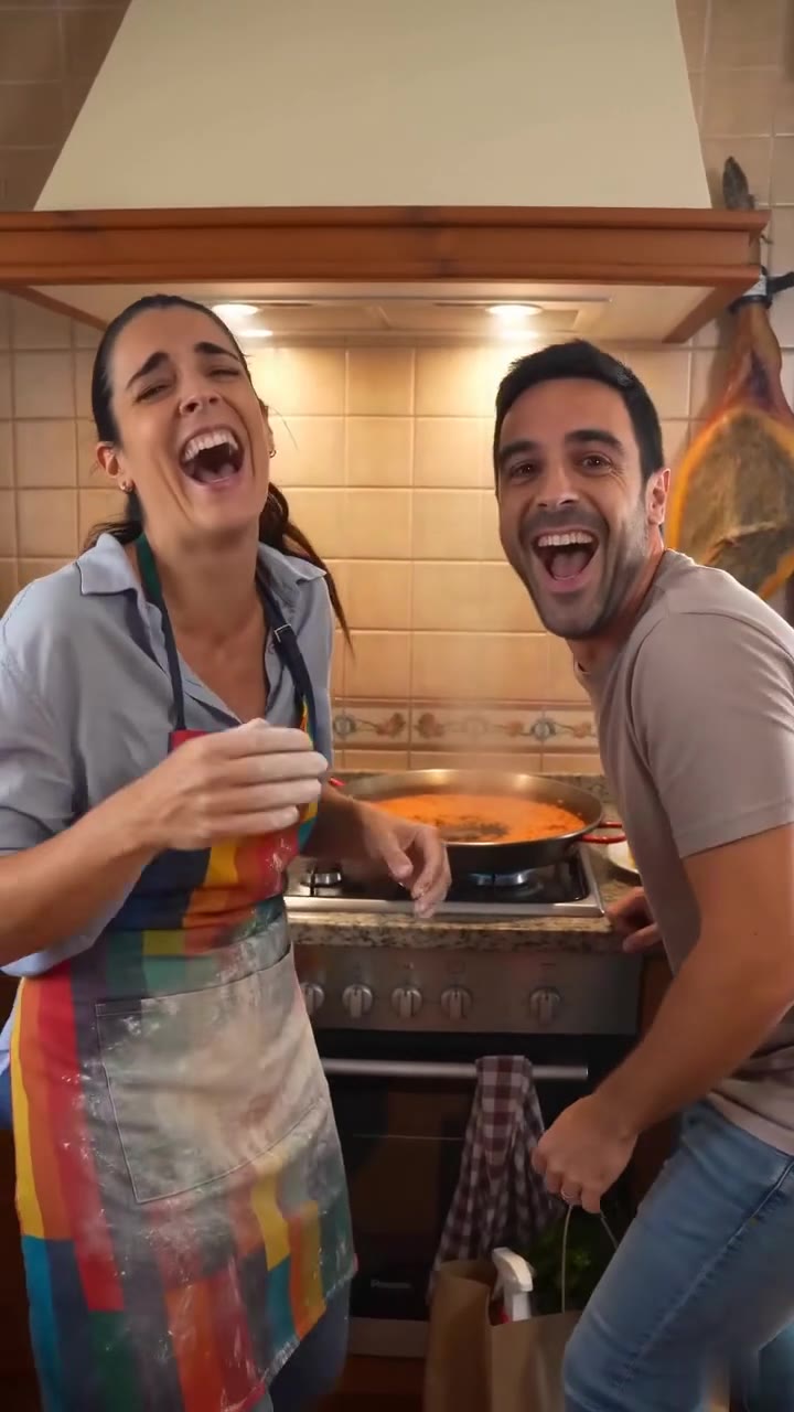 Mi esposa humilló a mi madre anciana sin saber que yo observaba desde la puerta