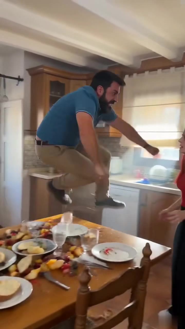 Mi esposa humilló a mi madre en la cocina sin saber el secreto que ocultábamos