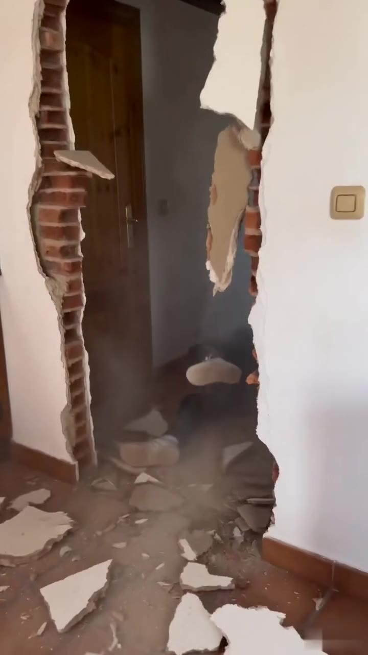 Mi esposa humilló a mi madre sin saber que yo regresaba del frente