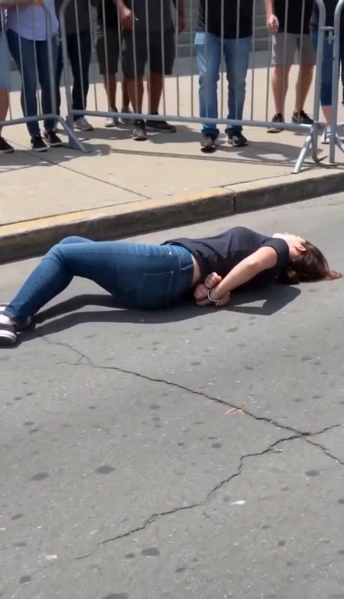 A Father Arrests His Estranged Daughter Without Knowing the Truth Until This Shocking Moment