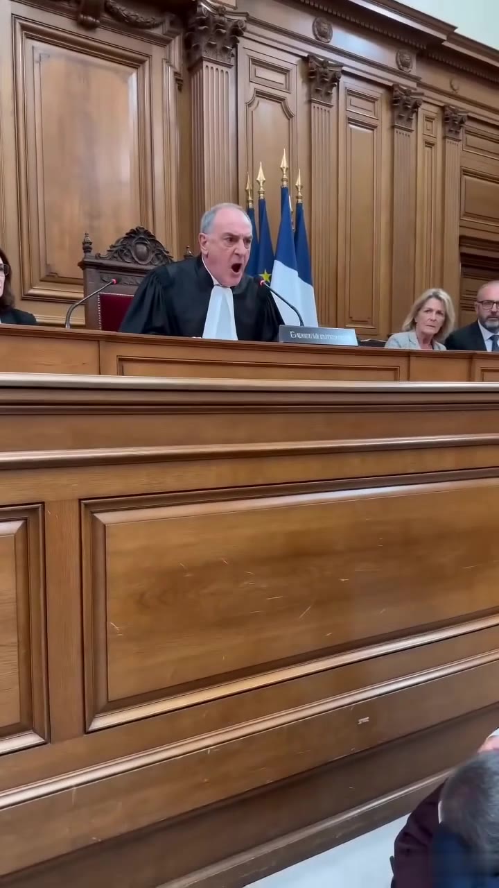 Frappée en plein tribunal par sa belle-mère, elle révèle un secret de famille impardonnable