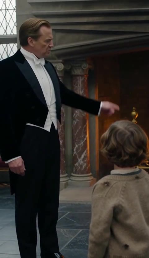 The Gala Security Guard Stopped the Barefoot Boy—Then Saw the Coin in His Tiny Fist