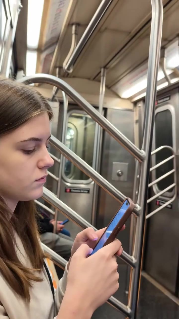 The Green Backpack on the Subway Revealed a Secret My Family Kept for Twenty Years