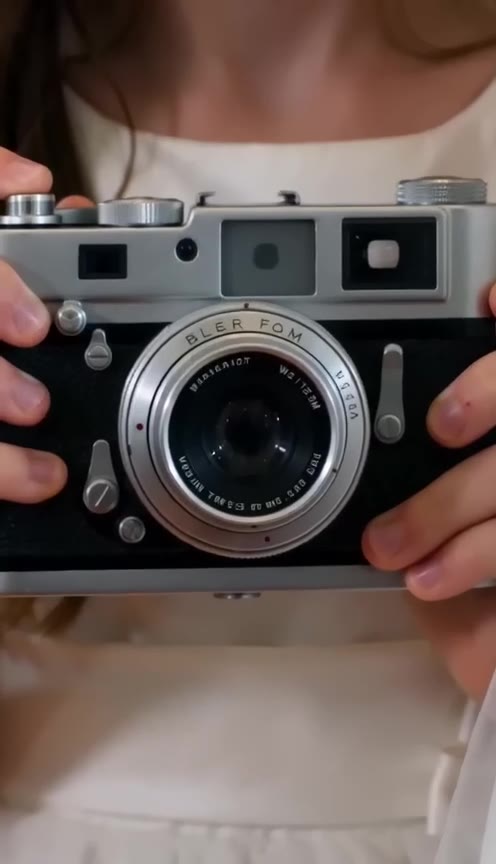 The Groom Panicked When His Niece Crashed the Wedding with a Vintage Camera