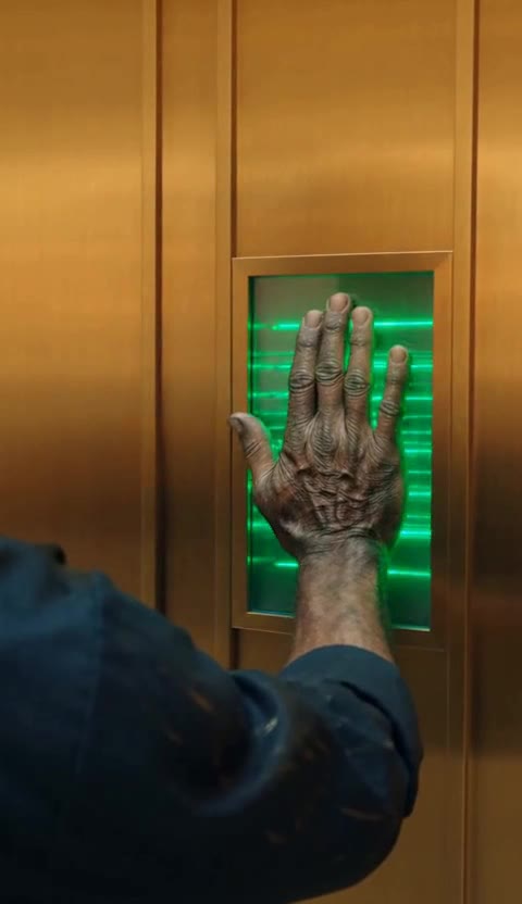 He Mocked the Janitor in Front of His Son—Then the Gold Pillar Lit Up With His Face