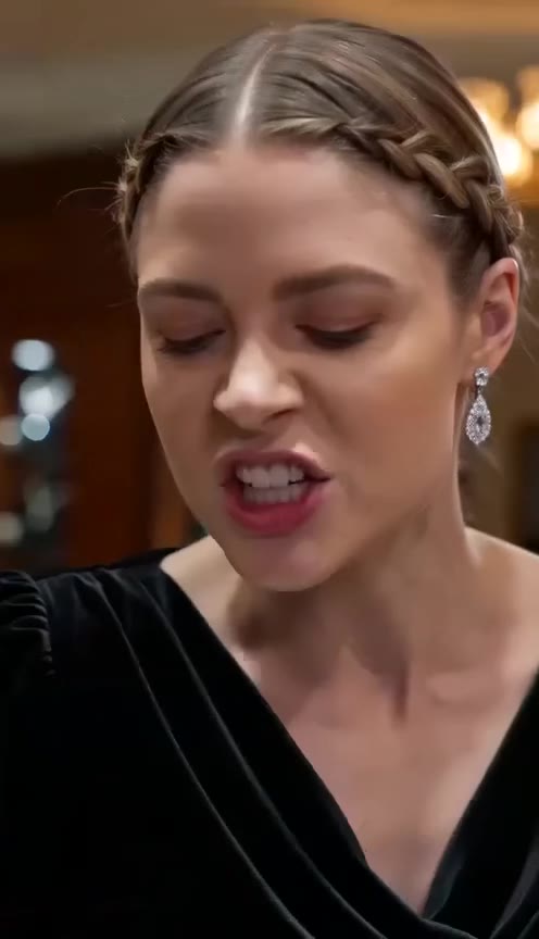 A Wealthy Heiress Humiliated Me in Public Until the Elderly Jeweler Saw My Locket