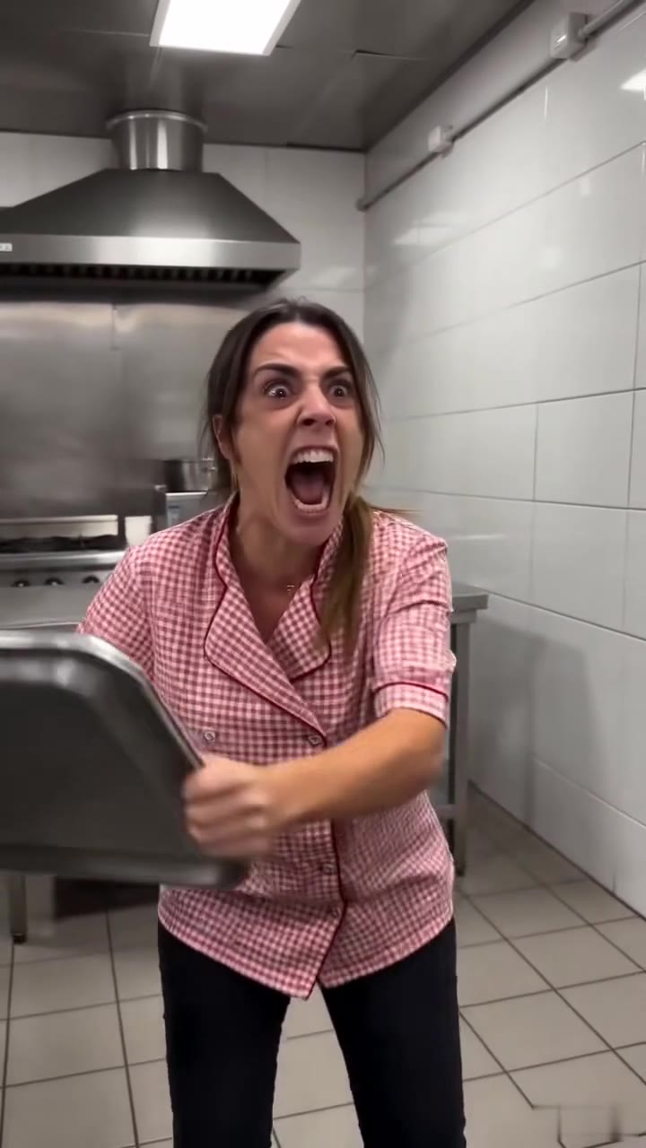 Mi hermana iba a ser enterrada viva, pero un jarrón de metal lo cambió todo