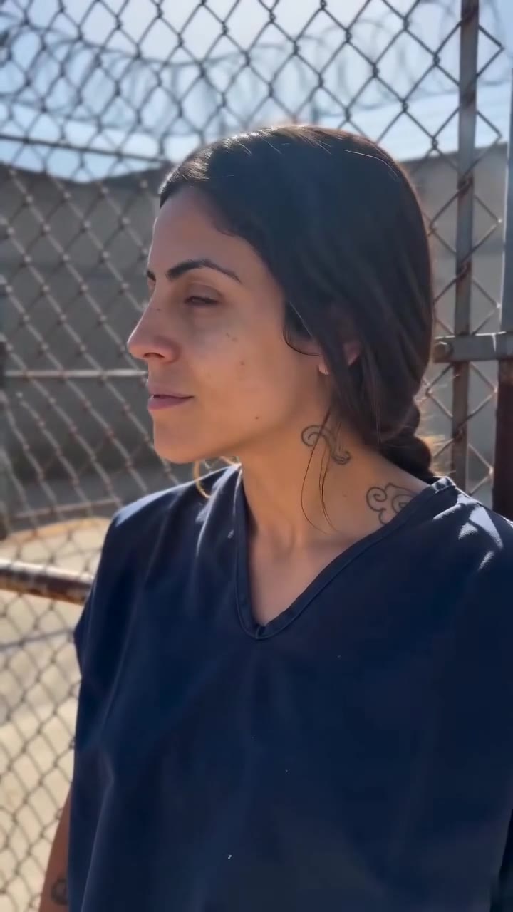 Mi propia hermana me encerró en prisión, pero el destino nos reunió tras las rejas