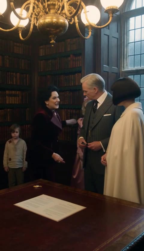 The Hidden Spring in the Locket Proved Which Child Was the True Heir