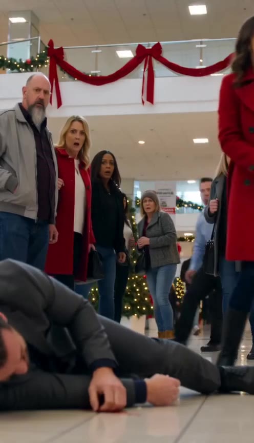He Cornered His Terrified Wife in a Busy Mall, Unaware Her Sister Was Watching