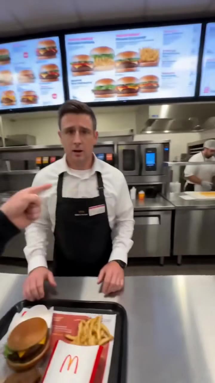 A Husband Finds His Wife’s Missing Wedding Ring Inside a Fast-Food Burger