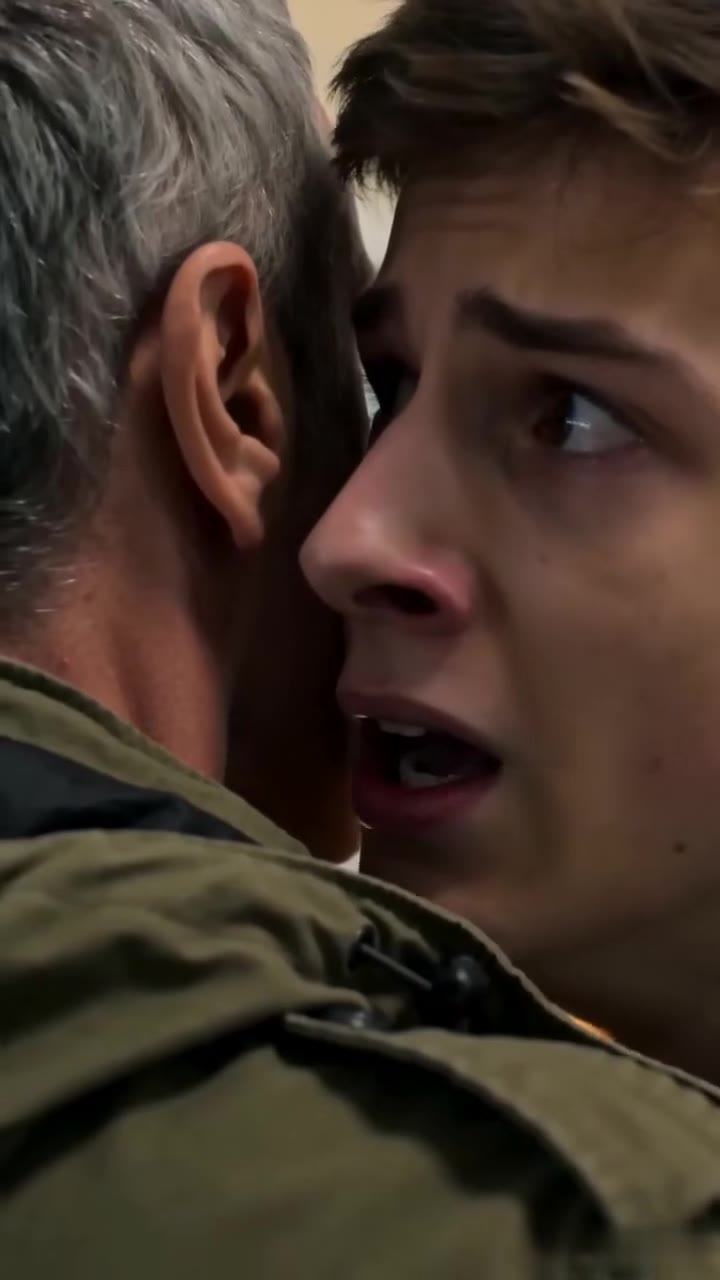 Ce jeune homme m'a supplié de le sauver, mais la cible c'était moi