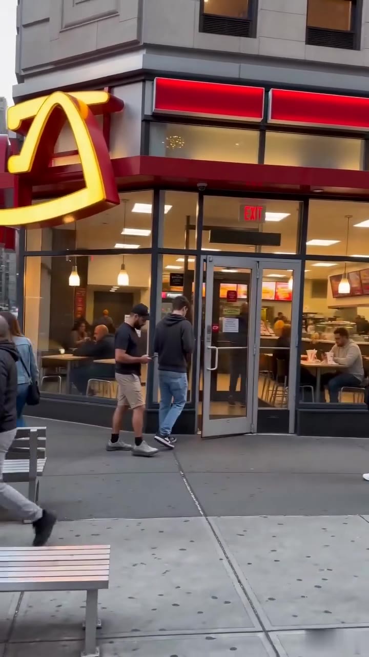 A Kind Stranger Fed Me When My Husband Left Me Pregnant on the Streets