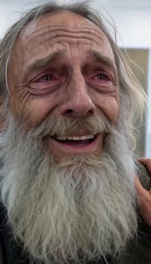 A Kind Stylist Gave a Homeless Man a Haircut and Received a Life-Changing Surprise