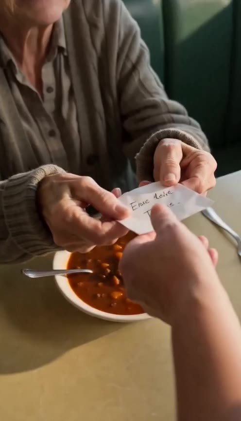 A Kind Waitress Gave An Elderly Woman Free Chili, Unlocking A Hidden Family Secret